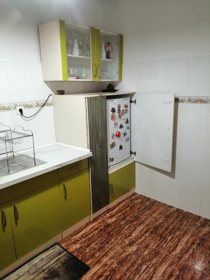 Schoene Wohnung Mit Wifi Und Parkplatz Auf Der Strasse Олива Экстерьер фото